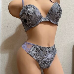 32C,M Victoria’s Secret Bra and Panty Set